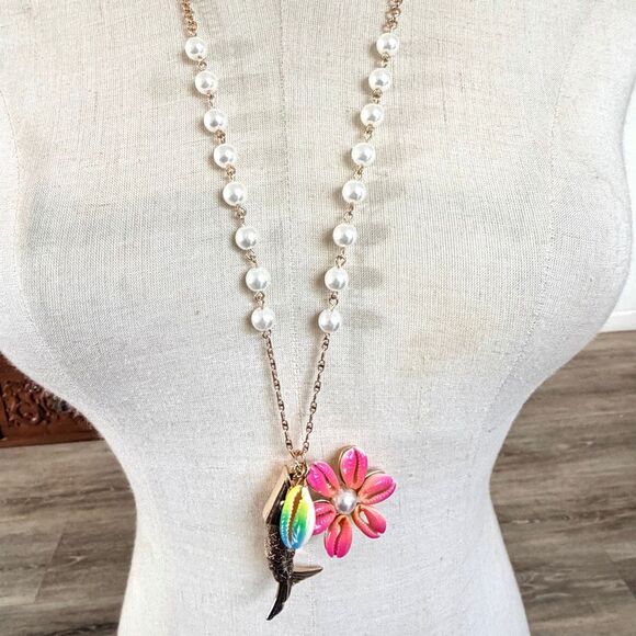 Betsey Johnson Real Cowrie Shell Flower & Articulated Fish Necklace - Picture 2 of 8